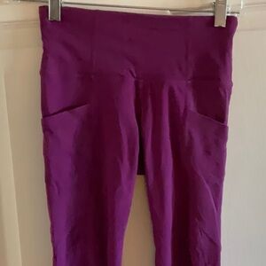 XXS EUC Athleta Magenta Salutation legging.